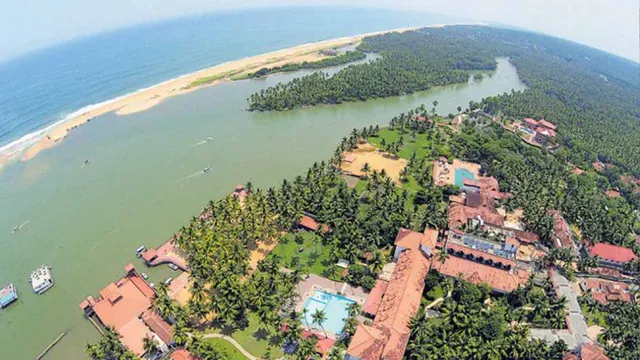 Poovar Boating Cruise – guests and backwater views